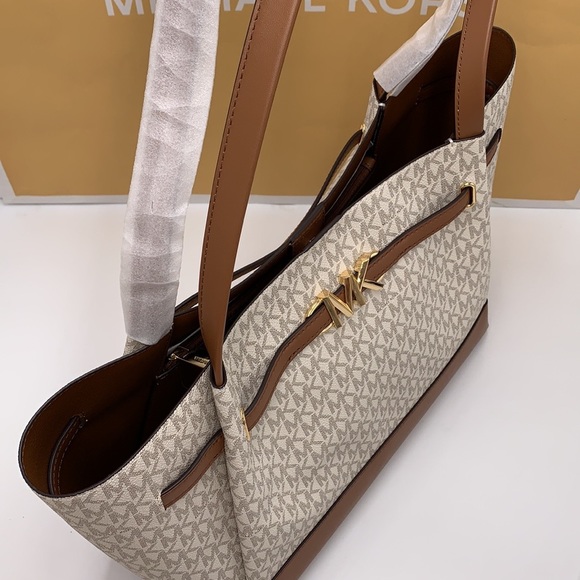 MICHAEL KORS Reed Large Logo Belted Shoulder Tote Bag  Vanila NWT - Picture 13 of 14